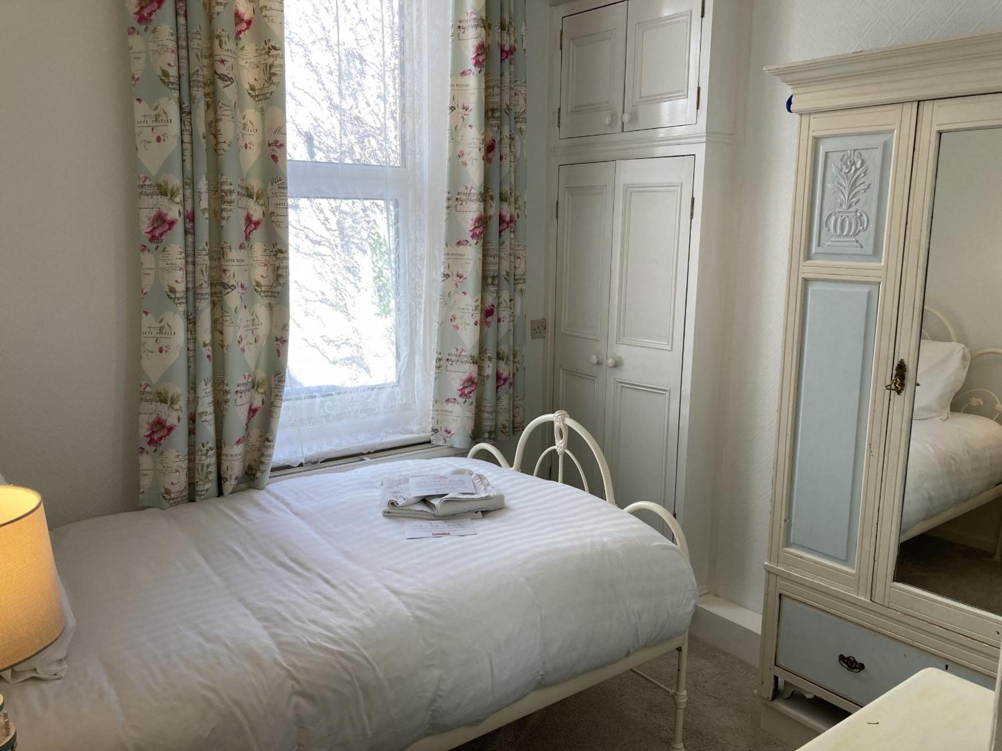 Flat 2, 1 Alexandra Gardens Ventnor